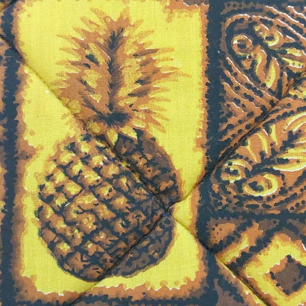 LANAKILA CRAFTS Hawaiian Pineapple Print Mitt Pot Holders - Picture 11 of 11